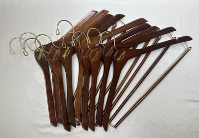 LOTE DE 9 perchas para traje de madera Marriott Marquis Beverly con barra de bloqueo caoba Foto 1 de 4