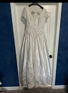 Vintage Mori Lee Wedding Dress/Ballgown-Cathedral Train-Size 8-Unaltered - Picture 1 of 12