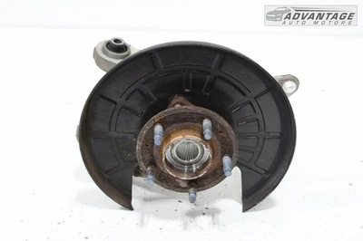 Chevrolet Equinox 2018-2024 AWD eje trasero derecho nudillo y cubo de rueda OEM Foto 1 de 4