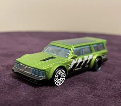 Auto Modellino Volvo 240 Wagon Drift BREAK HOT Whels HW 1/64 Nuovo Senza Scatola - Immagine 1 di 4