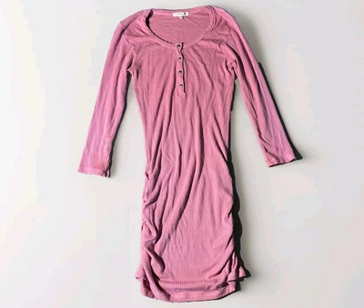 Vestido midi Sundry feminino tamanho 2 rosa médio com nervuras laterais franzidas pescoço Henley  - Imagem 1 de 4