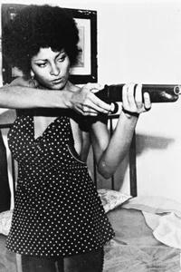 Pam Grier B&W 18x24 Poster - Bild 1 von 1