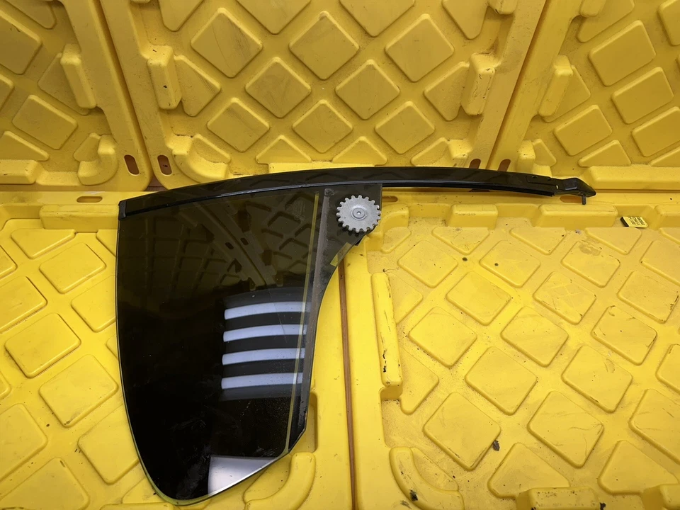 BMW 650i 640i F06 2013-2019 trasero izquierdo lado del conductor cuarto de vidrio ventilación OEM Foto 1 de 4