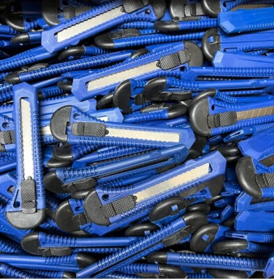 100 Cutter Messer Cuttermesser 18mm Teppichmesser Paketmesser Kartonmesser DBlau - Bild 1 von 4