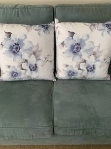 LAURA HILL 20" Almohadas de terciopelo - Diseño floral - Set de 2 - NUEVO - Imagen 1 de 3