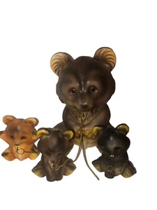 Vintage Norleans Keramik Bär mit 3 Baby Jungen an einer Kette Japan Figur Spaß - Bild 1 von 7