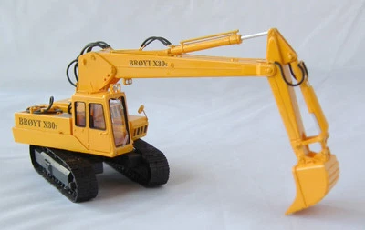 1/50 Excavator Broyt X30 T cab 1 - Ready Made Resin Model by Fankit Models - Image 1 of 4