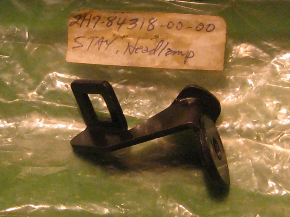 FARO YAMAHA XS1100 1978-81 ESTANCIA OEM # 2H7-84318-00-00 Foto 1 de 1