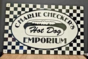 Letrero metálico Charlie Checkers Hot Dog Emporium - Imagen 1 de 3
