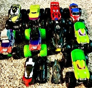 Hot Wheels Superhero Lot (12) - Spiderman, Batman, TMNT, Hulk, Joker... - Picture 1 of 13