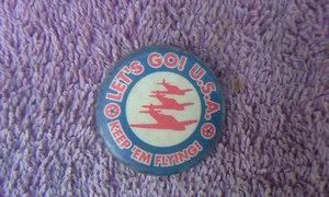 RARE WW II PINBACK.....LETS GO U.S.A.......KEEP EM FLYING ****** LAST ONE - Picture 1 of 2