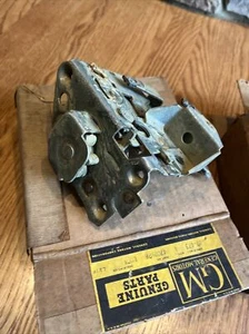 1957 Buick Pair Nos Rear Door Latch Assembly - Bild 1 von 8