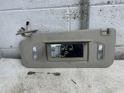 Chevrolet Tahoe 2018 conductor lado izquierdo tela bronceada parasol con espejo retrovisor iluminado Foto 1 de 4