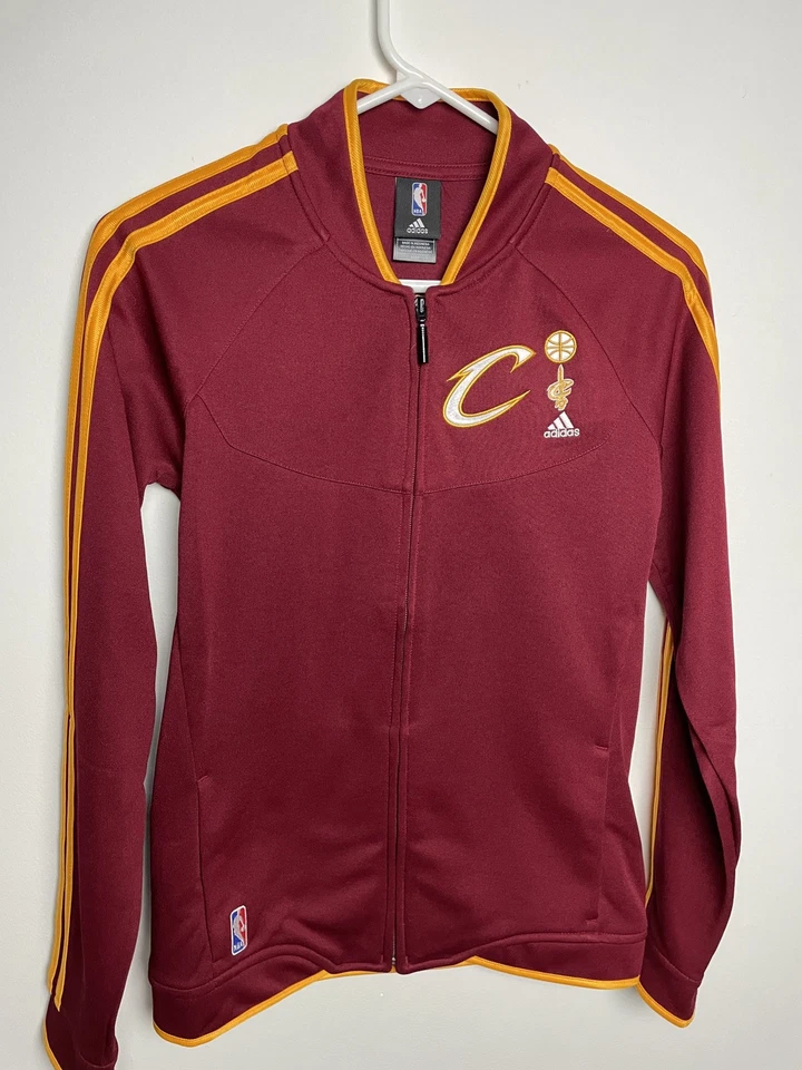 Chaqueta Cleveland Cavaliers NBA Championship On-Court cremallera completa para mujer talla pequeña” Foto 1 de 4