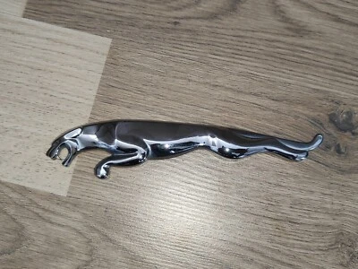 INSIGNIA DE MALETERO CROMADA JAGUAR GATO SALTADOR - Jaguar XF XFR 2008-2015 Foto 1 de 2