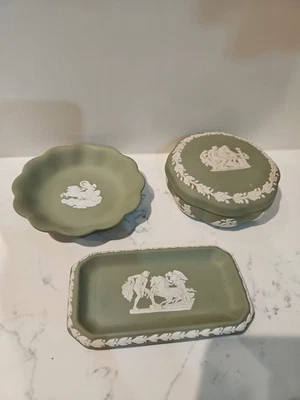 Bugiganga, bandeja e tigela vintage Wedgwood verde sálvia jasperware recortada - Imagem 1 de 4