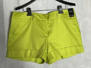 Damenshorts Größe 14 New York & Company grün mit 36"" Taille - Bild 1 von 9