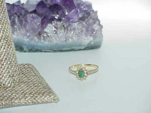14K .30ct Emerald Oval 10 Diamond Ring Yellow Gold Size 7 Gorgeous - Picture 1 of 5