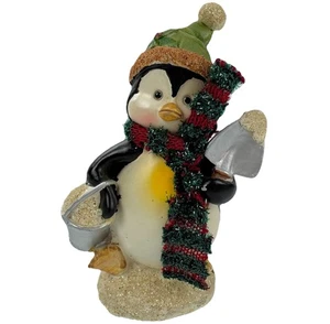 Weihnachten Pinguin Figur mit Schal & Schaufel Urlaub Winter Deko skurril - Bild 1 von 10