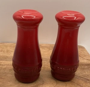 Le Creuset Salt / Pepper Shakers Red Ombré Stoneware - Picture 1 of 3