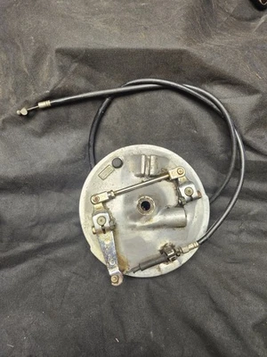 Yamaha 1975 RD125 RD 125 placa de freno delantero/panel buje delantero conjunto de tambor Foto 1 de 4