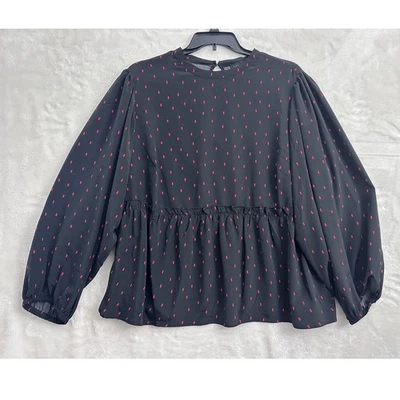 Top Sanctuary Black Peplum 2X estampado de motas rojas maduro elegante Foto 1 de 4