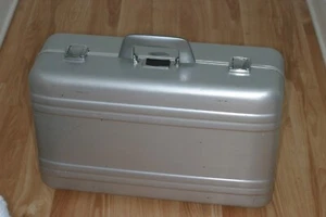 Halliburton metal travel case - 21 X 13.5 X 7 - Picture 1 of 5