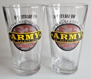 2 vasos de cerveza Coors Light Army We Salute You Pint Army artículos de bar de las fuerzas armadas ~ en muy buena condición - Imagen 1 de 6