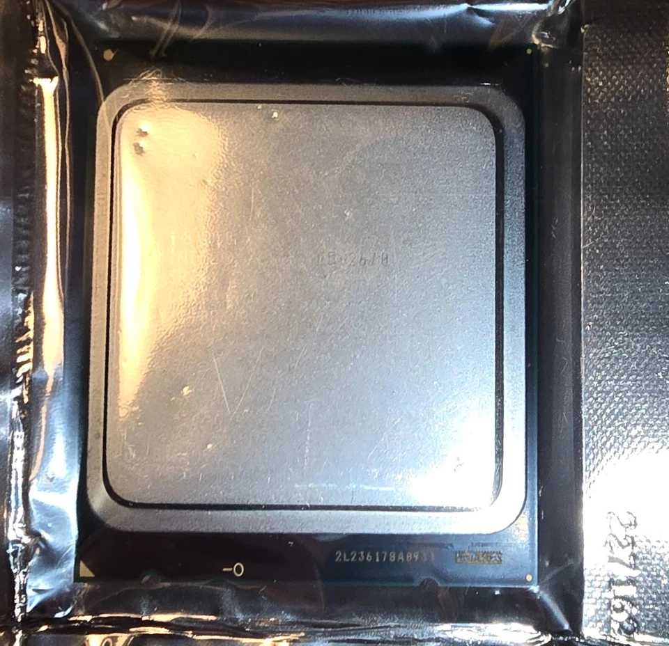 Intel Xeon E5-2670 2.6GHz 8 Core 20MB 8GT/s 115W Processor SR0KX - Image 1 of 4