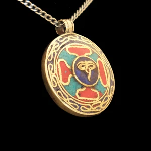 Pendant Buddhist Amulet Gold Turquoise Red Blue Eye Buddha Gift Round - Picture 1 of 3