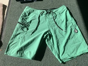 Volcom Lido Solid Mod-Tech 20" Boardshorts - Jungle Green - New - Picture 1 of 3