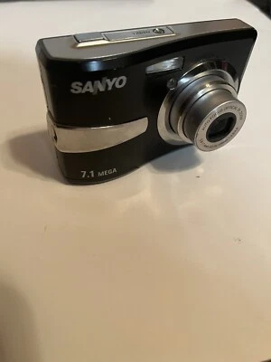 Sanyo Digital Camera VPC-S750 Black 7.1 MP - Image 1 of 4