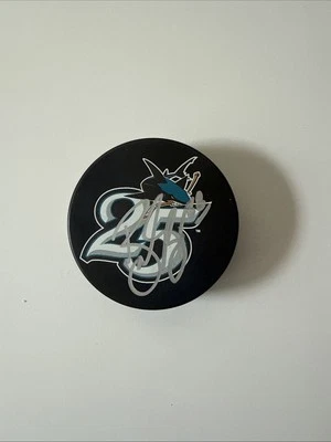 Disco firmado SJ Sharks Brent Burns 25 aniversario  Foto 1 de 4