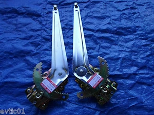 Window Regulator with vent to suit Landcruiser 75 78 79 Series Ute Troopies PAIR - Foto 1 di 4
