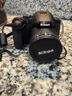 Nikon COOLPIX P530 16MP Digital Camera 42X Zoom with charger crack on screen  - Image 1 of 4