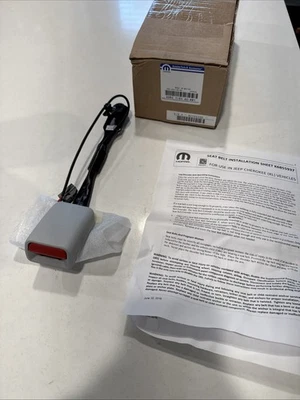 Новая передняя внутренняя пряжка ремня безопасности Mopar 6DR271S4AC 2019-2022 Jeep Cherokee  - Изображение 1 из 4