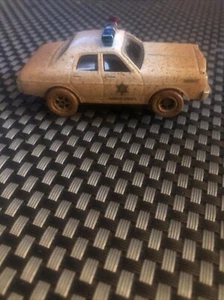 AUTO WORLD Dukes Of Hazard Sheriffs coche con ranura de barro coches sin cubo - Imagen 1 de 6