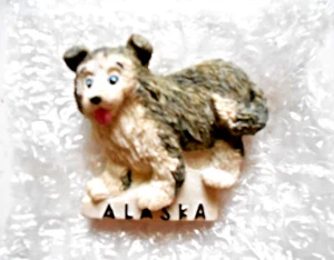 Imán de refrigerador para perros Alaska de 2-1/2" - Imagen 1 de 2