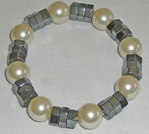 Artisanal genuine hematite and fashion pearls bracelet - Bild 1 von 1