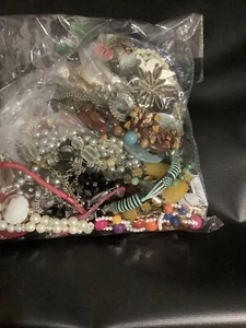 Lot of 4.2 lbs Vintage Wearable Jewelry for Arts and Craft Pieces - Picture 1 of 5