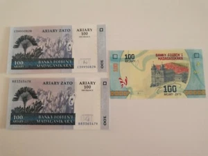 MADAGASCAR 3 BILLETES DE 100 ARIARY - Imagen 1 de 1