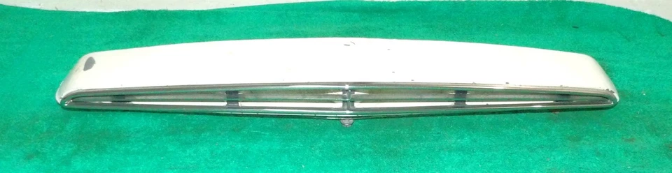 1964 1965 Ford Thunderbird ОРИГИНАЛЬНЫЙ ПЕРЕДНИЙ КАПОТ ВОЗДУХОЗАБОРНИК ОБОДОК И РЕШЕТКА ОРНАМЕНТ - Изображение 1 из 4