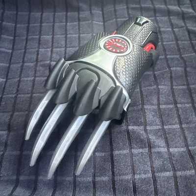 Garra de juguete de plástico Foto 1 de 2