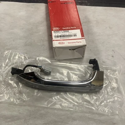 82651-L3200 2021-2024 K5 Left Front Door Outside Handle W/Smart Key New - Image 1 of 4