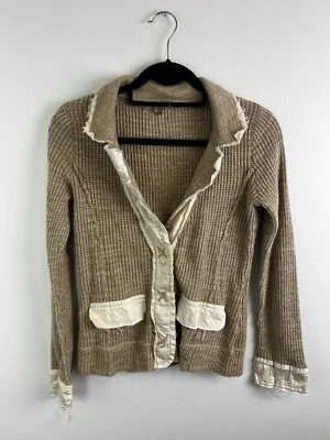 Suéter One Girl Who Color Beige Para Mujer Talla Mediana con 3 Botones Delanteros Foto 1 de 4