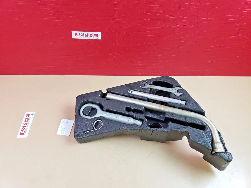 Kit de herramientas de repuesto de emergencia Audi Q7 2007-2015 OEM 4L0012113C Foto 1 de 4