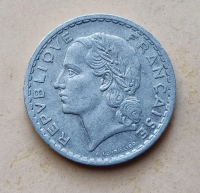 Francia 1947 5 francos ligeramente circulados Foto 1 de 2