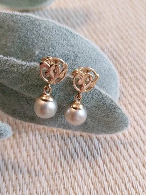 Pendientes colgantes Ming's Hawaii 14k y perlas grises perforados delicados Foto 1 de 4