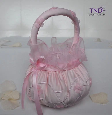 CESTA NIÑA FLOR SATINADA CEREMONIA BODA CON FLORES DE ORGANZA Y CENTROS DE PERLAS Foto 1 de 2