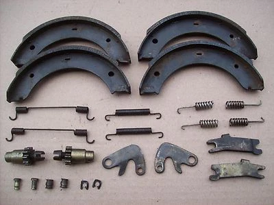 PORSCHE 944 85/2 A 91 JUEGO DE ZAPATAS DE FRENO ELÉCTRICO DE EMERGENCIA DE ESTACIONAMIENTO TRASERO PASTILLAS HERRAJES Foto 1 de 4